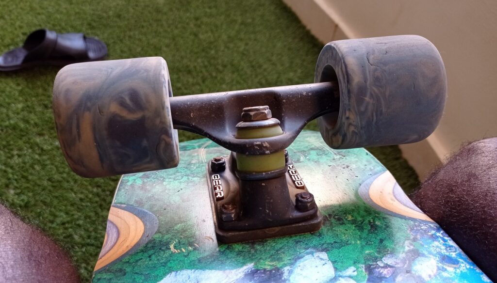 Landyachtz Dinghy rear bear truck