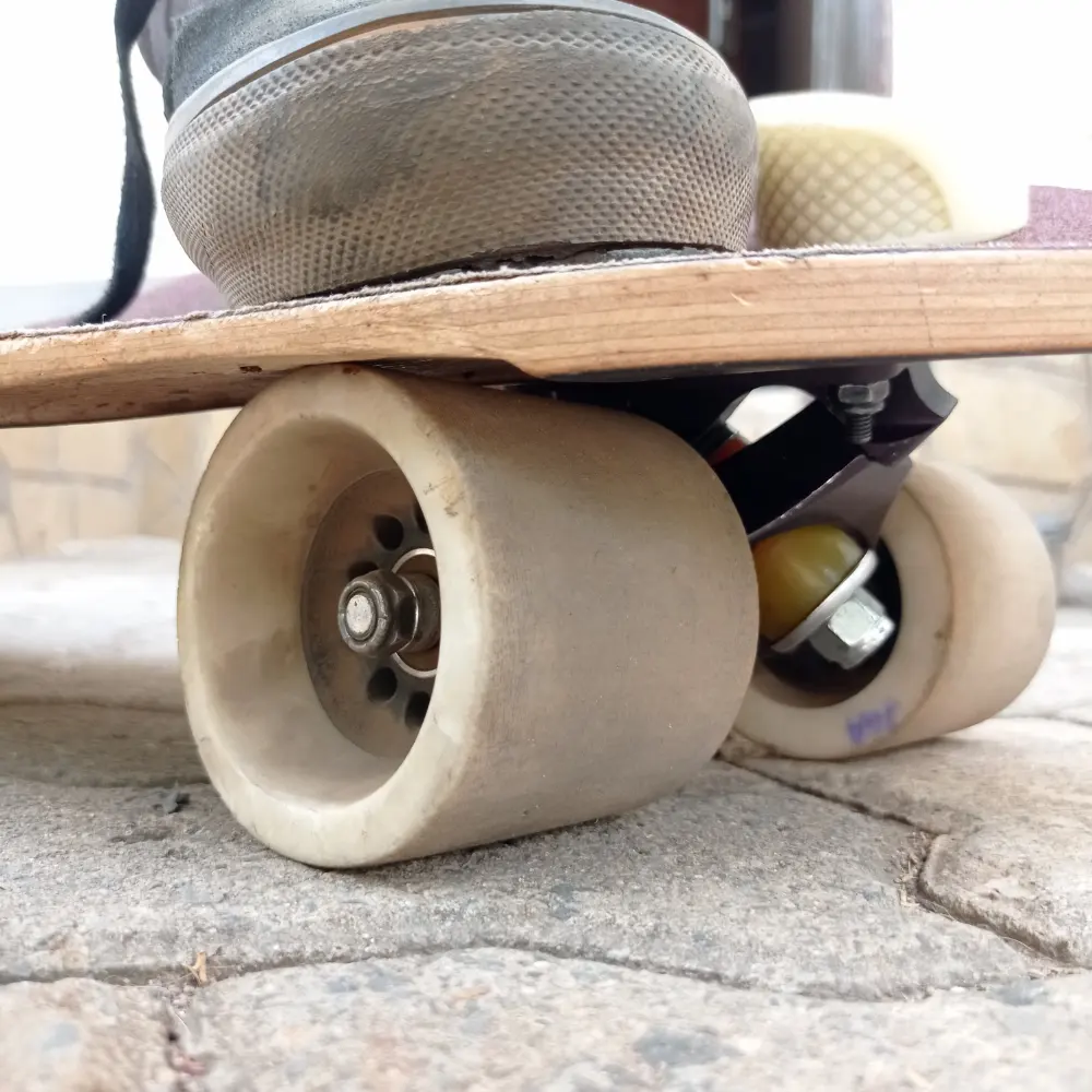 turning too hard on your longboard and getting wheelbite